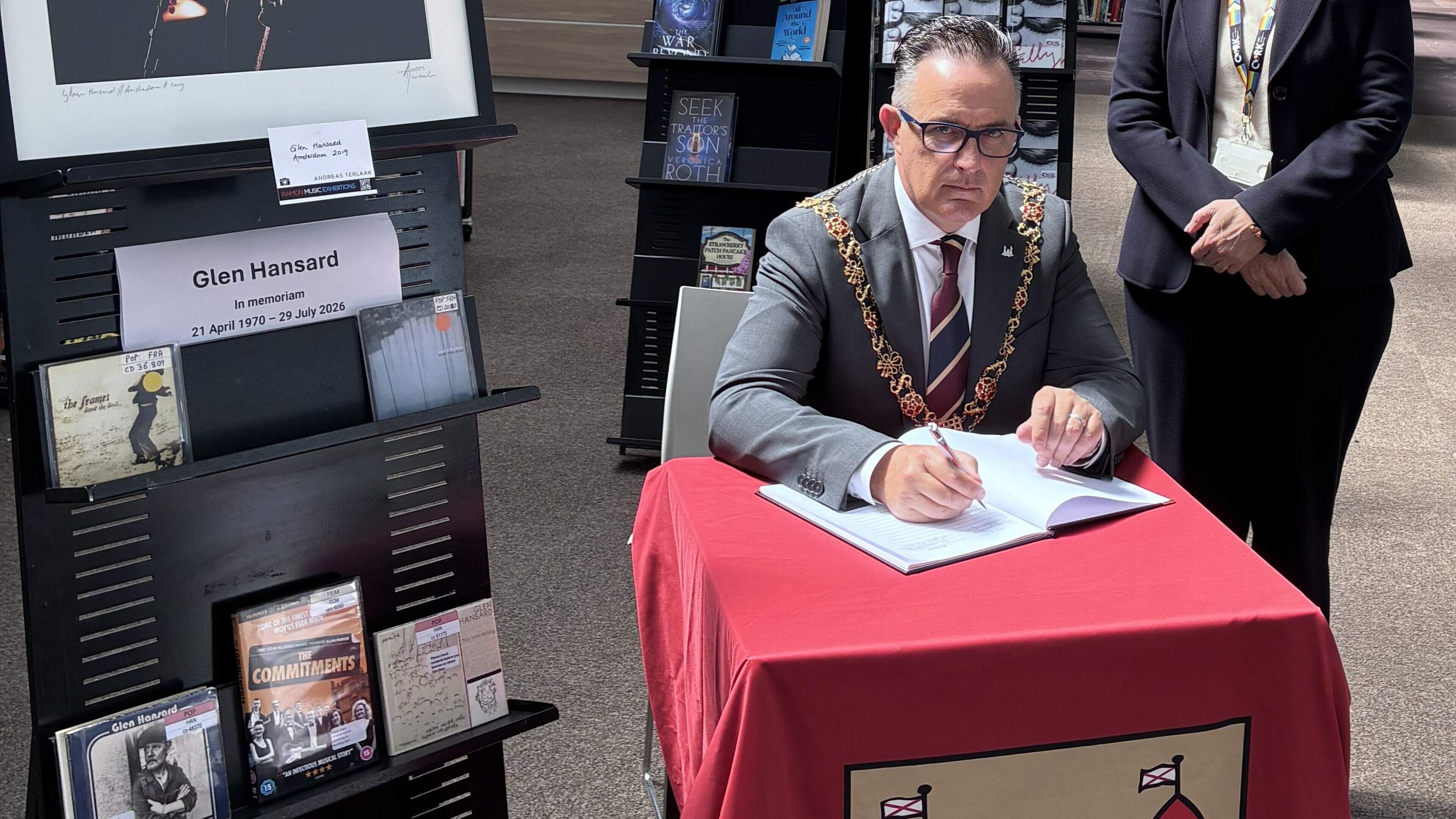 Cork Lord Mayor opens condolence book to Glen Hansard, who he thanked for ‘magical’ Leeside concert
